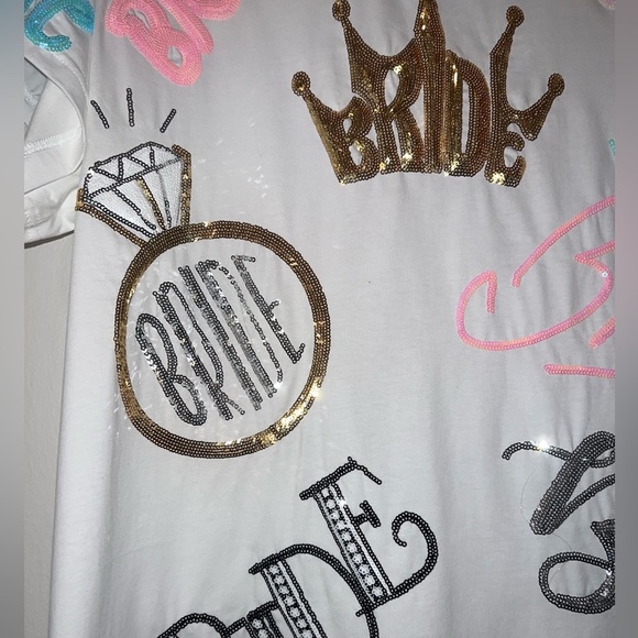 NWT QUEEN OF SPARKLES bride all over tee top in white - size M - Picture 7 of 9